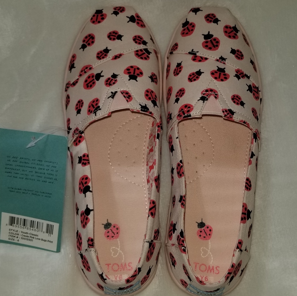 New with Tags TOMS Classic Pink Love Bugs Print size 6 Youth Lady Bugs
